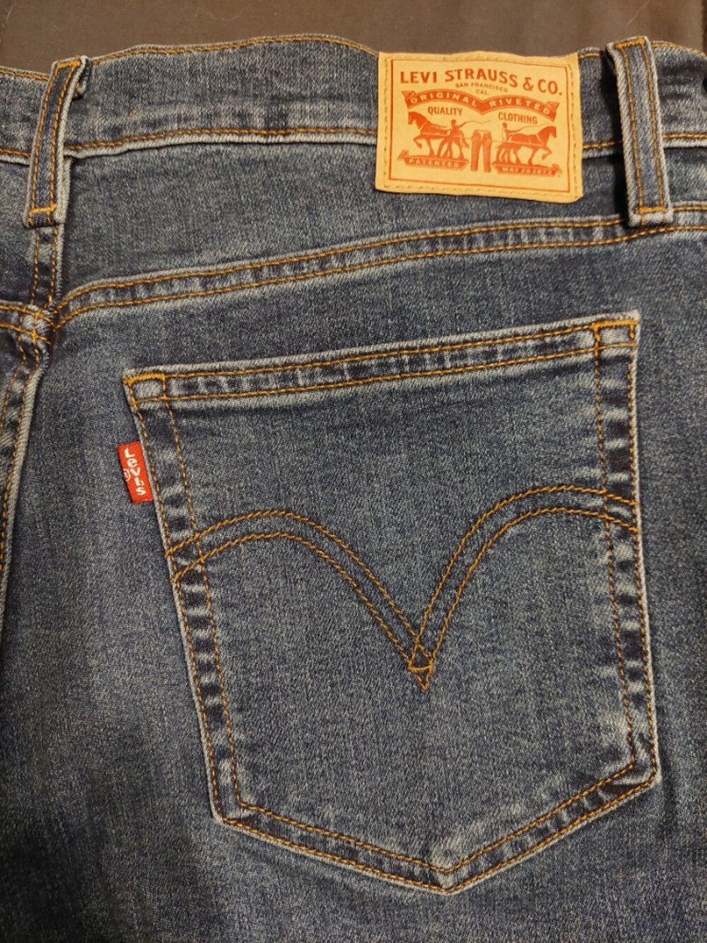 Levi's Women's High-Rise Wedgie Straight Cropped Jeans